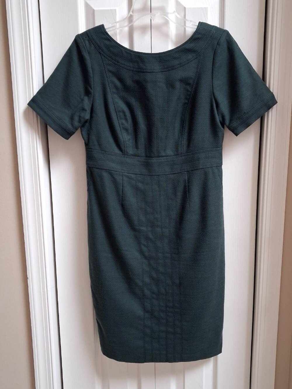 Classic Short-Sleeve Sheath Dress in Deep Green